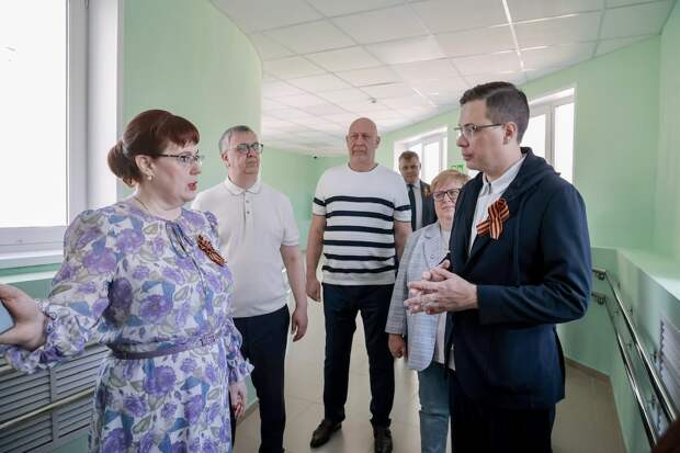 Юрий Шалабаев оценил новый надземный переход между корпусами школы №168