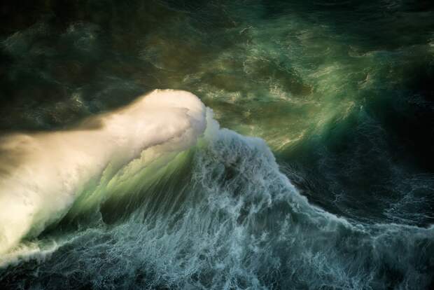 Величественная мощь океанских волн в фотографиях Люка Шадболта