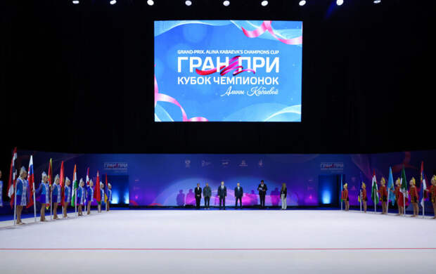 Петербург принимает "Гран-При. Кубок чемпионок имени Алины Кабаевой", в котором соревнуются спортсменки из 19 стран