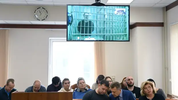 В Кремле отреагировали на изменение меры пресечения Устинову