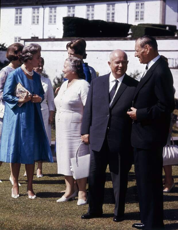 Nikita Khrushchev (1894-1971), Soviet leader, and his wife Nina Khrushcheva (1923?1971) with King Frederick IX of Denmark (1899-1972) and Queen Ingrid of Denmark (1910-2000) during an official visit to Denmark, 1964. (Photo by Keystone/Getty Images)