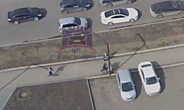 В Красноярске 17-летний самокатчик сбил семилетнюю девочку на тротуаре