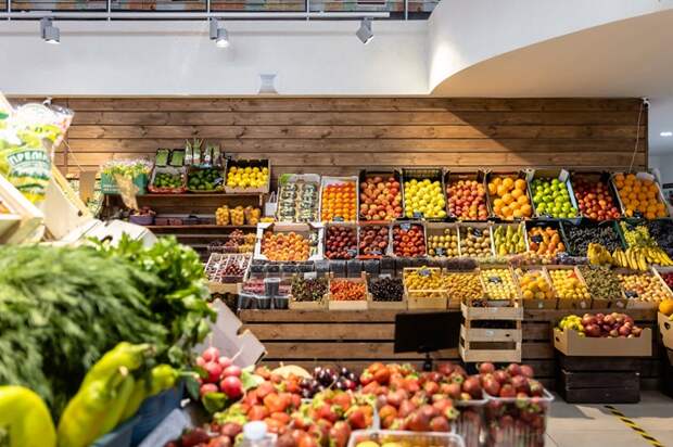 Когда с полок магазинов пропадают свежие сезонные продукты, то возможностью перейти на замороженные пользуются не все. /Фото: static.tildacdn.com