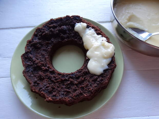 Сумасшедший пирог «Crazy Cake» — новомодный шоколадный пирог: такой мягкий, что кажется - теста вообще нет