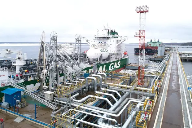 США ввели запрет на прямые закупки нефти из России