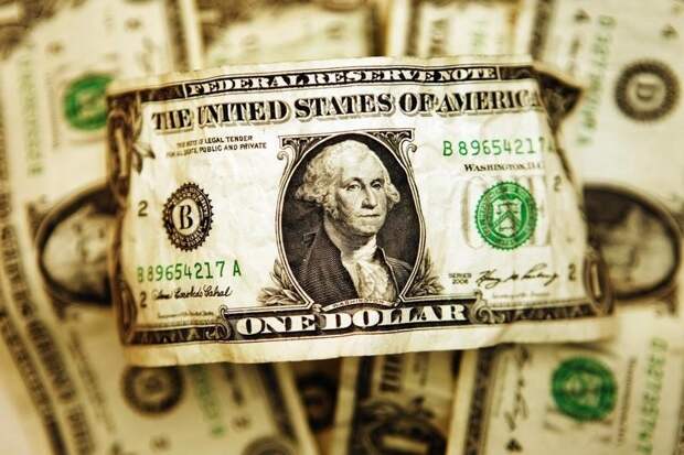 ЦБ РФ установил курс доллара США с 5 августа в размере 72,7857 руб.