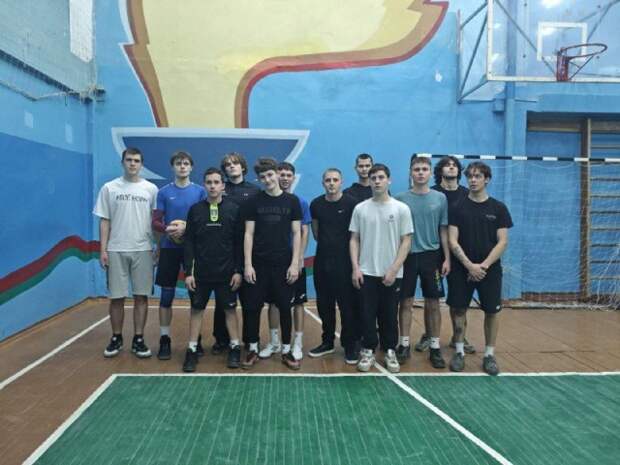 Спортивное событие дня - товарищеская встреча по волейболу