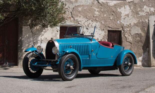 Родной брат утопленника – модель Bugatti Type 40 Boattail Speedster. | Фото: car-revs-daily.com.