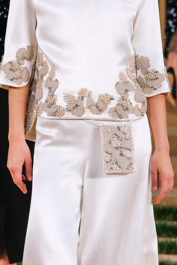 CHANEL крупным планом (трафик)