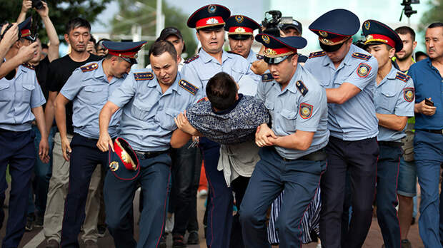 Семь лет тюрьмы за дружбу с Россией. В Казахстане борются как с русскими, так и с друзьями русских Семь лет тюрьмы за дружбу с Россией. В Казахстане борются как с русскими, так и с друзьями русских
