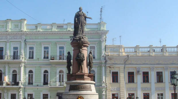 Судьба Одессы предрешена - город избавят от памятников императрице Екатерине II и великому полководцу Александру Суворову