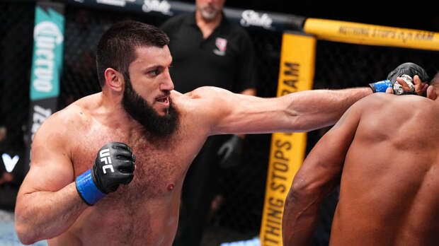 Куниев победил Алмейду на турнире UFC Fight Night 266