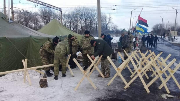 Блокада Донбасса: Украина еще «не вмерла», но родственники уже собрались
