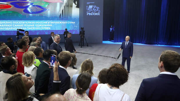 Путин встретился с финалистами конкурса "Это у нас семейное": главное