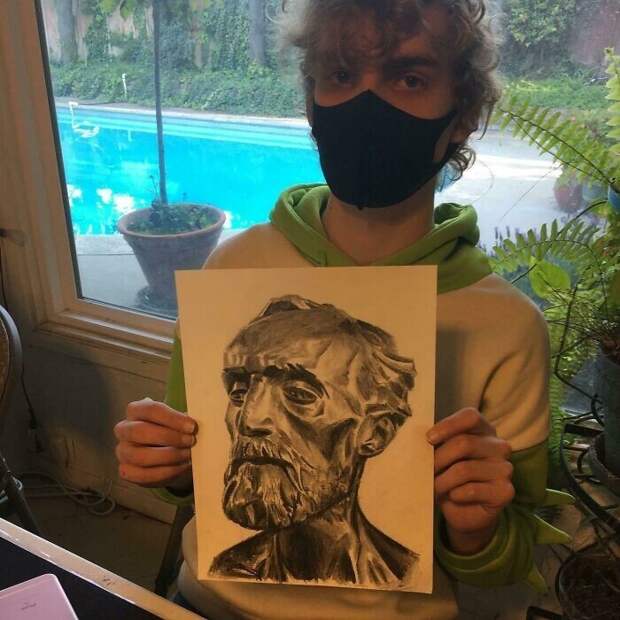 17. "Это один из учеников моего отца. Рисунок углем. Ему 16 лет!" 17. "Это один из учеников моего отца. Рисунок углем. Ему 16 лет!"
