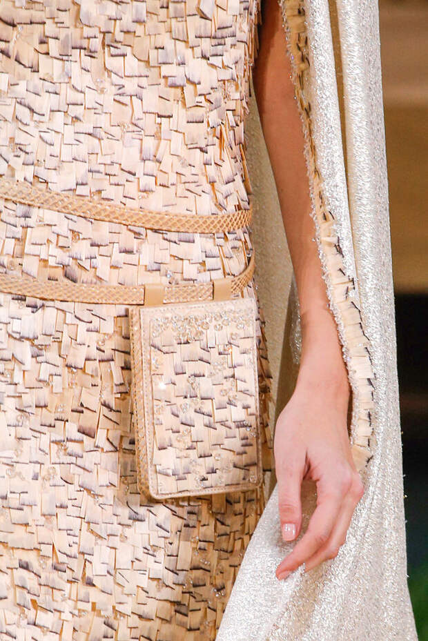 CHANEL крупным планом (трафик)