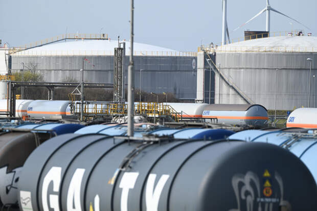 Нефтяному рынку предсказали тяжелый апрель