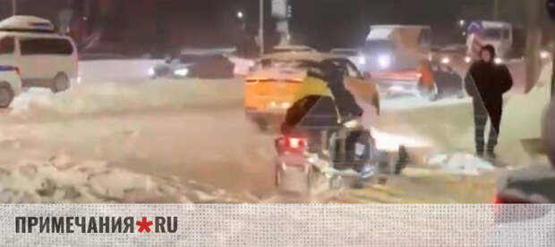 Снежная блокада сковала московские трассы многочасовыми пробками