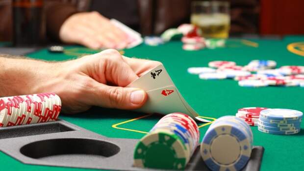 Покер - хобби, которое может превратиться в манию.