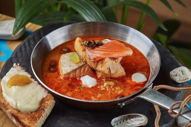 Оригинальная подача рыбной солянки. / Фото: goodhouse.ru