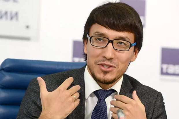 Почему на фоне падения турецкой лиры Анкаре выгодно побольше продавать боевые беспилотники «Байрактар»? Пойдет...