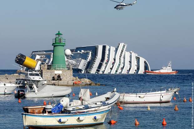 6. Крушение Costa Concordia у побережья Тосканы привлекает внимание экскурсоводов уже более двух лет. 