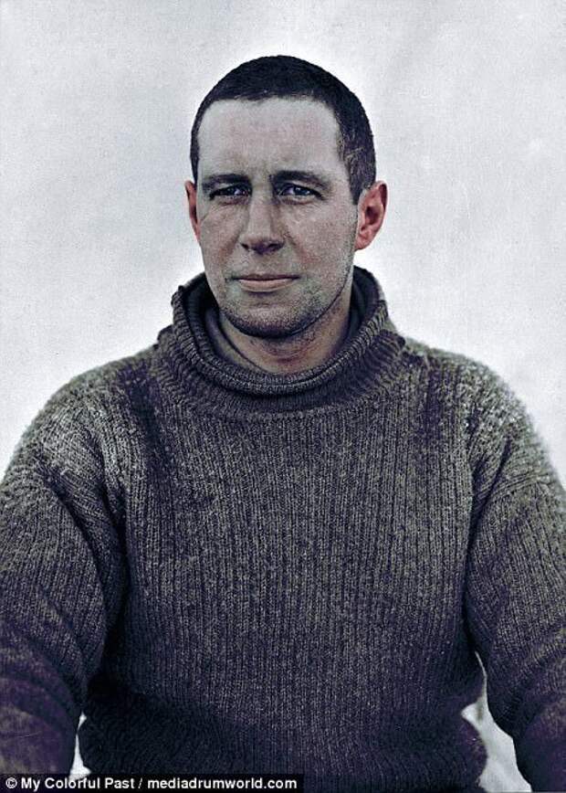 Первый исследователь - Лоуренс Отс. Он достиг Южного полюса во время британской экспедиции «Терра Нова» (1910—1913), возглавляемой Робертом Скоттом. исторические фото, история, колоризация, полярники, полярные исследования, северный полюс, фото, экспедиции
