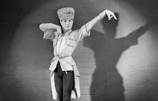Знаменитый танцор Махмуд Эсамбаев и как мачеха повлияла на его успех