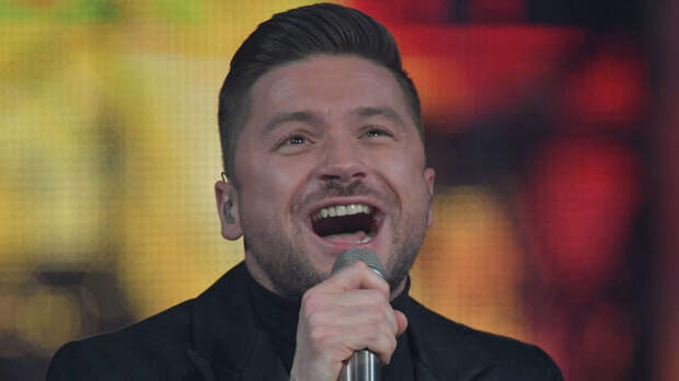 Певец Сергей Лазарев назвал фейком новость о его отъезде за границу