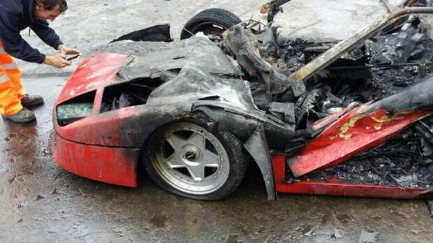 Легендарный Ferrari F40 сгорел сразу после реставрации F40, ferrari, пожар, спорткар, суперкар