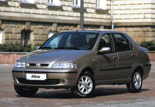 Многие смотрят на бренд Fiat свысока, но одной из моделей, которую часто недооценивают, является Albea.Экземпляры 2011-2012 годов выпуска на сегодняшний день имеют пробег около 60 000-150 000 км.Учитывая, что ресурс их двигателей составляет более 300 000 км, такой автомобиль может стать отличным хитом.