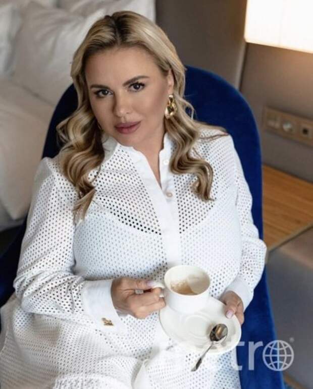Певица Анна Семенович ответила на вопросы о позднем материнстве: "Это мое личное дело!"