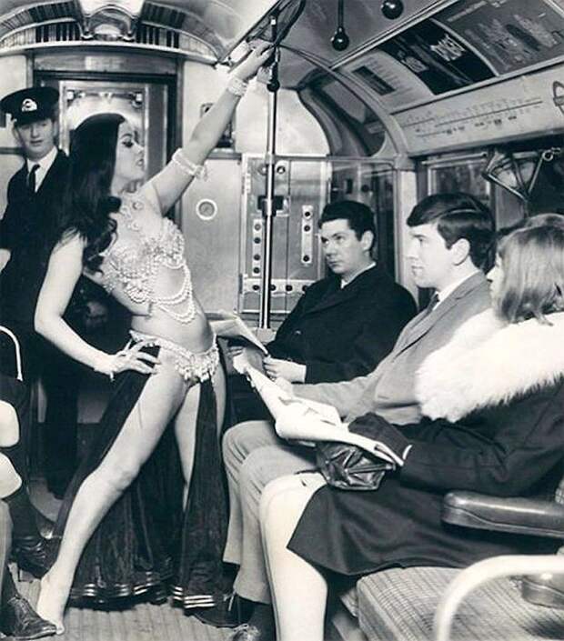 Исполнительница танца живота в лондонском метро, 1968 год  история, смотреть, фото