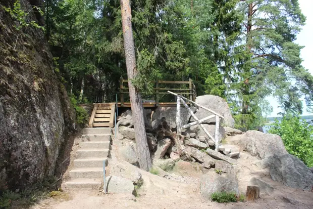 "Тянутся сосны в прозрачное небо, глыбы гранита заснули давно..." Парк Монрепо в Выборге