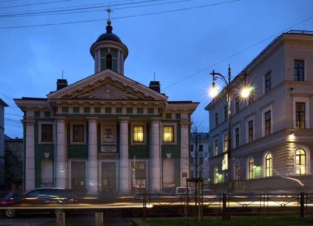 Лжесвященник приставал к девушкам в церкви в Петербурге