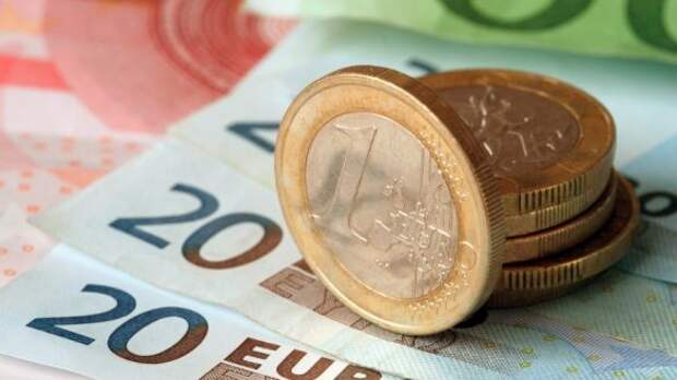 Аналитик Хазанов рассказал, почему в РФ так вырос курс европейской валюты
