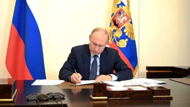 Главная проблема западных политиков в том, что они считают Путина прекрасным "шахматистом", а так как сами пытаются играть в покер, да еще краплёной колодой, думают о возможности нашего президента...