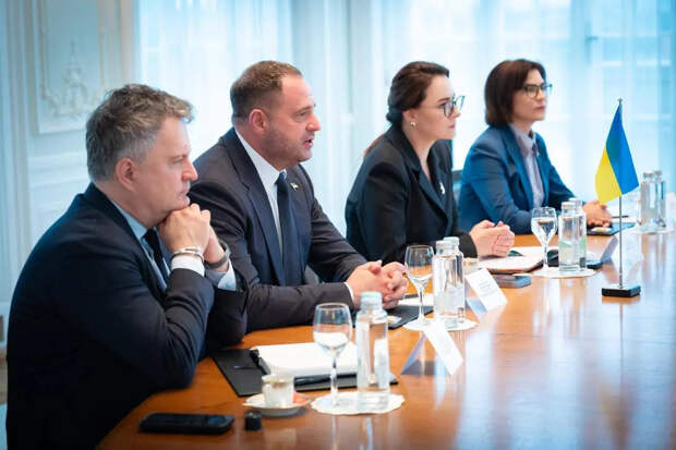 Ермак заявил, что собирается идти на фронт