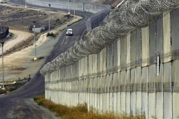 Картинки по запросу Турция строит стену вдоль границы с Сирией