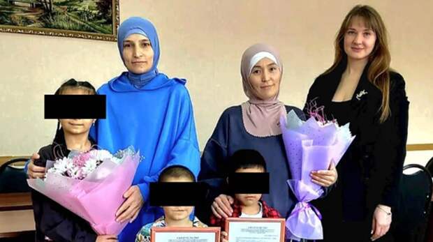 «Кто теперь нам подарит жильё?»: мигранты возмущены отставкой мэра в РФ из-за выдачи квартир таджику-двоежёнцу