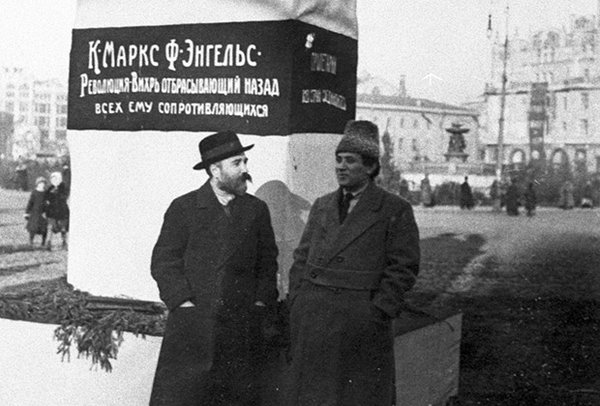 Каменев и Зиновьев "сливают" восстание