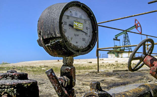 Хедж-фонды сделали рекордное число ставок на падение нефти