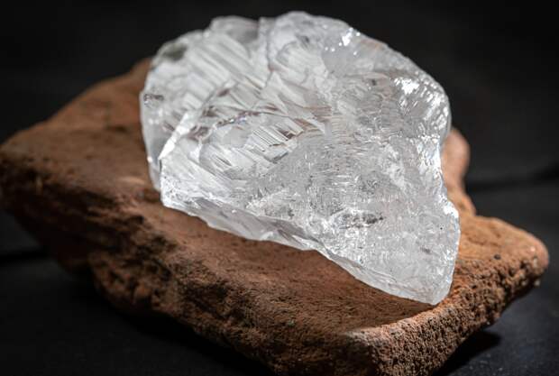 В Архангельской области нашли алмаз размером с мяч для пинг-понга весом 228 карат