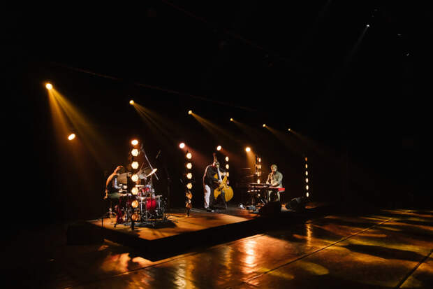 Виртуозы «Трио Тони Карапетяна» выступят в театре «Модерн»