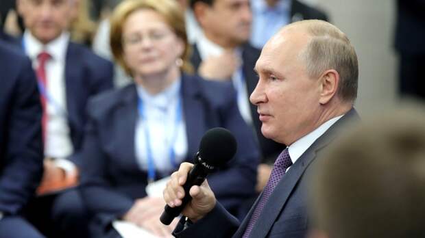 Мир глазами Путина: Британцам целый час показывали президента России - самую большую телезвезду