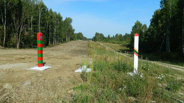 В Белоруссии заявили о найденном на границе теле избитого беженца