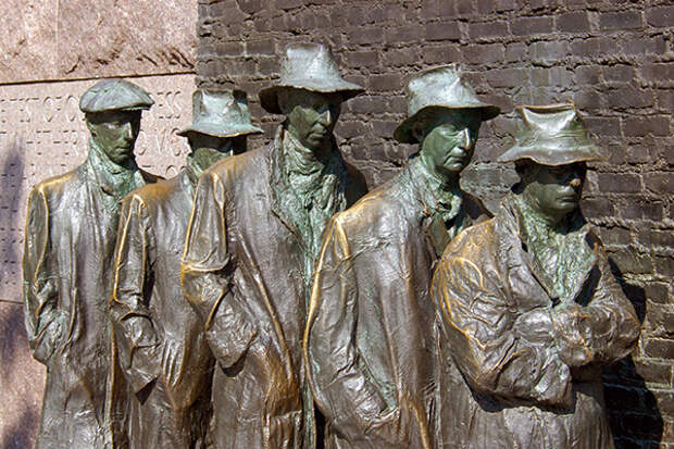 Памятник Великой депрессии установлен на Мемориале Франклина Рузвельта в Вашингтоне 