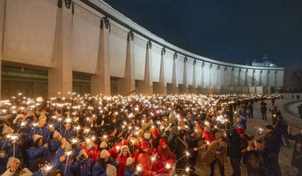 Более 5 тыс. человек стали участниками акции «Искра надежды» около Музея Победы