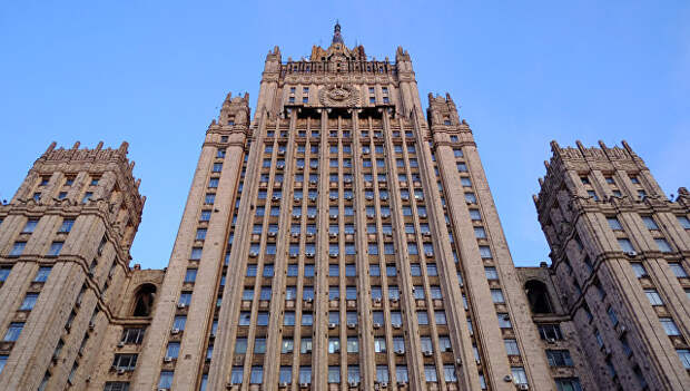 Здание министерства иностранных дел РФ на Смоленской-Сенной площади в Москве