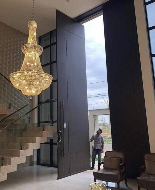 Внушительный холл Внушительный холл